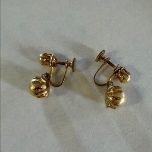 Vintage Coro Elegant Gold tone Pearl Clip-On Earrings